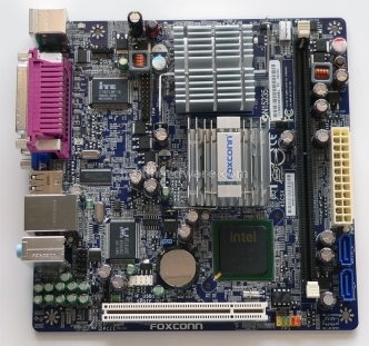 Foxconn RS233 e Dual Atom 45CSX 4. Scheda Madre 45CSX 1