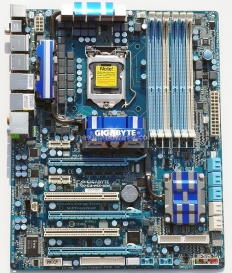Intel Core i7 870 on Gigabyte P55-UD6 3. Scheda e bundle 3
