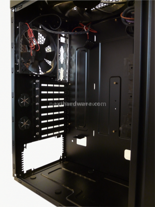 Antec Nine Hundred II: il Miditower rivolto ai  Gamer si rinnova 4 - Design 2: interni e raffreddamento 3