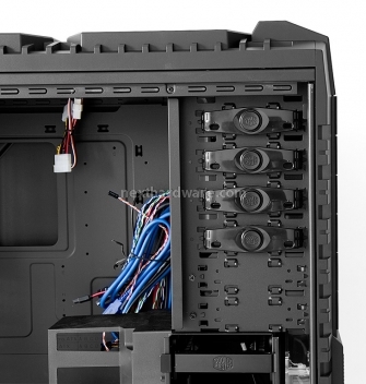 Cooler Master HAF X 3. Visto da vicino - Interno 7