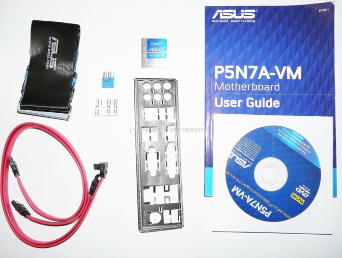 Asus P5N7A-VM: formato uATX, socket 775 1- Confezione e dotazione 3