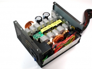 Fractal Design Newton R2 1000W 3. Interno: Componentistica & Layout 1