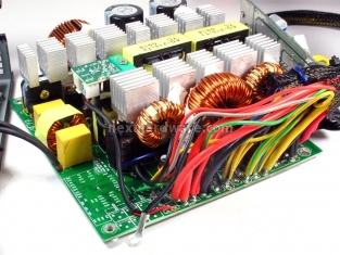 Fractal Design Newton R2 1000W 3. Interno: Componentistica & Layout 4