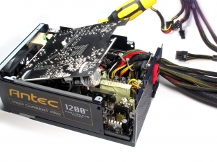 Antec High Current Pro 1200W : Anteprima Italiana 4. Interno: Come è fatto 4