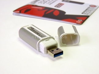 Kingston DataTraveler Ultimate 3.0 32GB 1. Box & Bundle 4