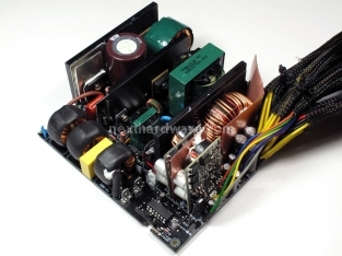 Corsair TX950 Watt 3. Interno: Componentistica & Layout 5