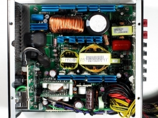 Enermax MODU 87+ 700 Watt 4. Interno: Dissipatori & Ventole 1