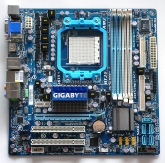 Gigabyte MA785GMT-UD2H - AMD 785G 2. La scheda - Parte prima 1