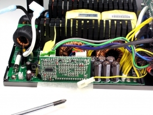 Sapphire PURE 1250watt 3. Interno: Componentistica & Layout 8