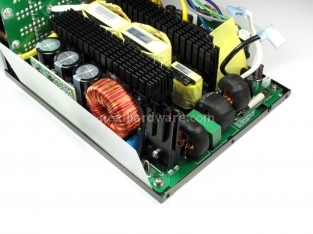 Sapphire PURE 1250watt 3. Interno: Componentistica & Layout 6