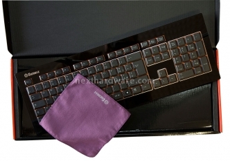 Enermax Acrylux - tanta eleganza in 9,2 mm di spessore 1.Imballo ed accessori 4