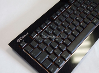 Enermax Acrylux - tanta eleganza in 9,2 mm di spessore 3.Vista da vicino 5