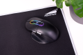 Un mouse wireless dal design modulare per passare in un lampo dall'ufficio al campo di gioco.