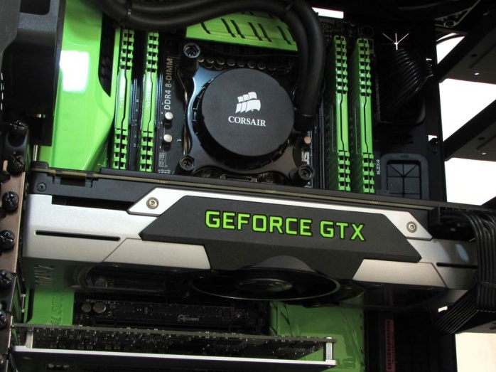 NVIDIA GeForce GTX BATTLEBOX 1. Esterno e componenti interni 3