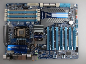 Prime foto della Gigabyte GA-X58A-UD9 1