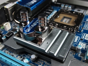 Prime foto della Gigabyte GA-X58A-UD9 6