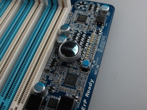 Prime foto della Gigabyte GA-X58A-UD9 8