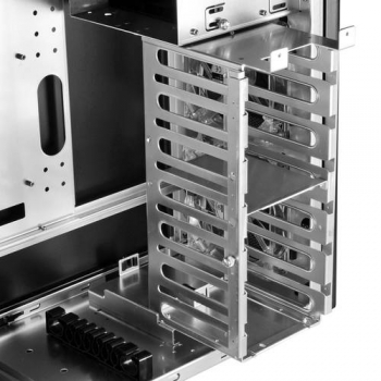 Lian Li presenta PC-8FI uno chassis Mid Tower 4