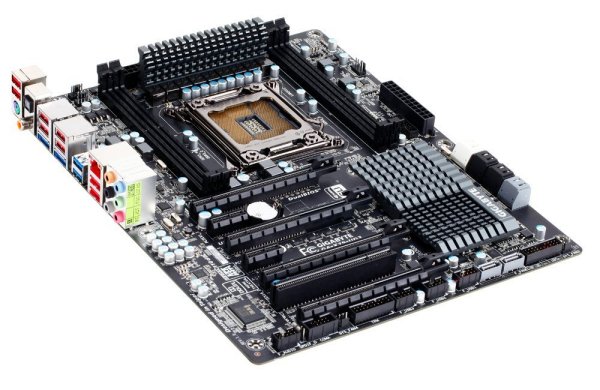 Gigabyte richiama le UD3, UD5, G1.Assassin 2 con X79 1