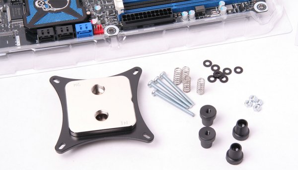 Danger Den presenta il nuovo waterblock CPU DD-M6  1