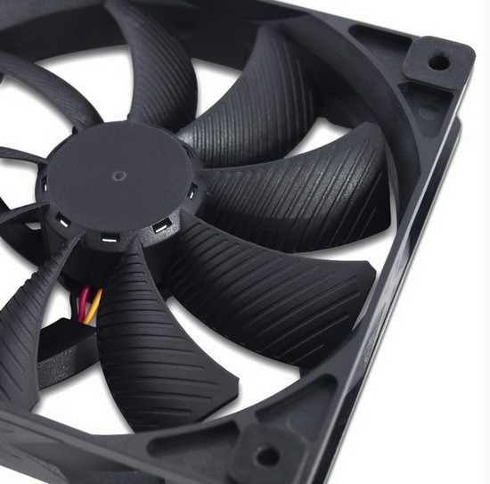 Scythe presenta la nuova serie  di ventole Glide Stream 120 4