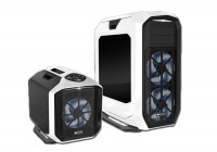 Spigoli arrotondati e linee pulite per i due nuovi case gaming in arrivo sugli scaffali.