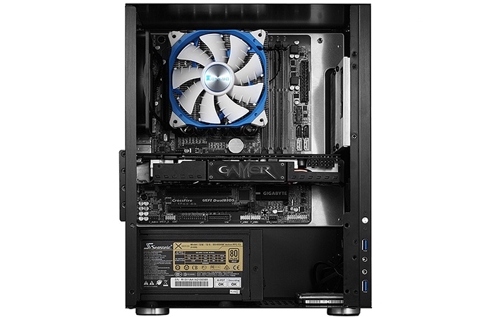 Cooltek presenta l'elegante case C3 3