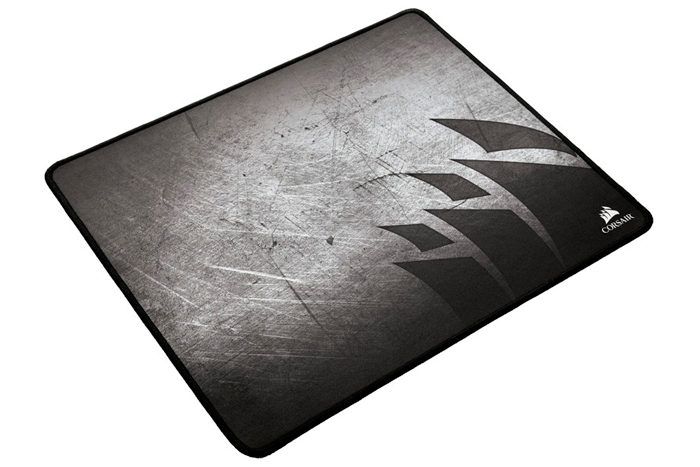 Corsair sfodera il mouse Katar ed il mousepad MM300 3