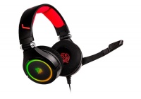 Un headset da gioco personalizzabile con un'estesa illuminazione multicolore.