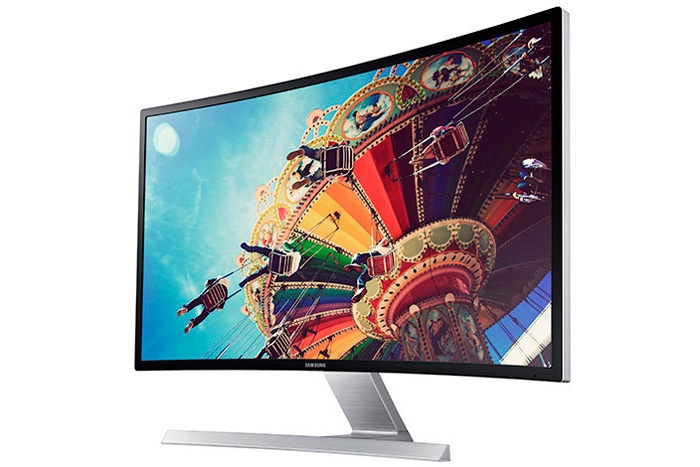 Samsung prepara un tris di monitor da gioco curvi 1