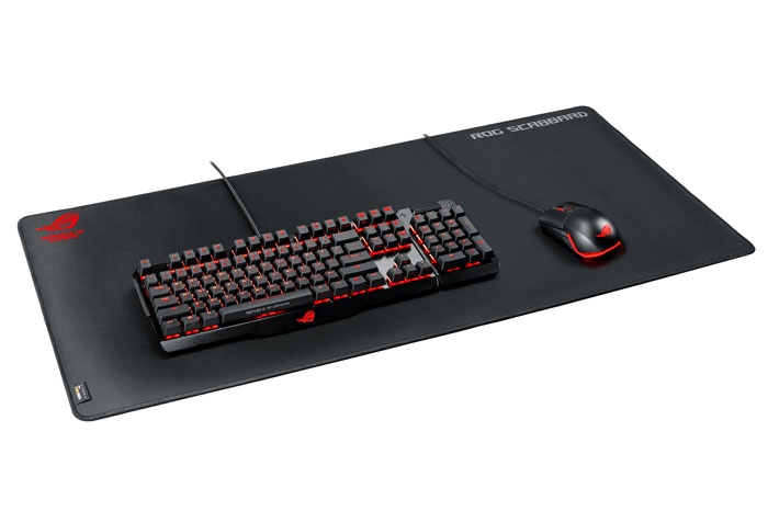 ASUS lancia i mousepad Scabbard e Strix Edge 1