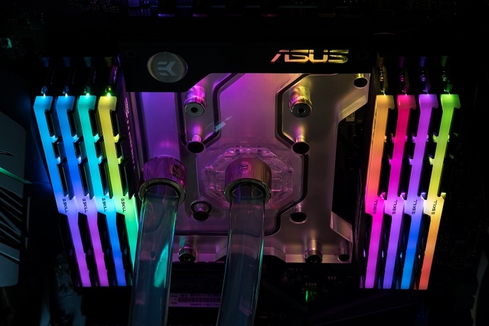 EKWB annuncia un waterblock RGB per ASUS X399 5