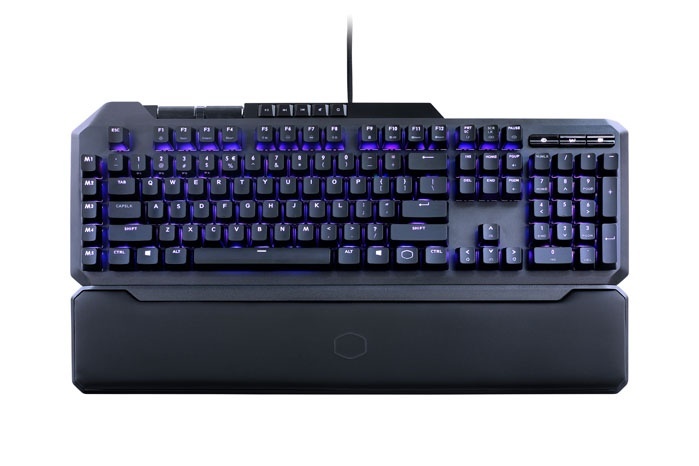 Cooler Master presenta la linea M800 2