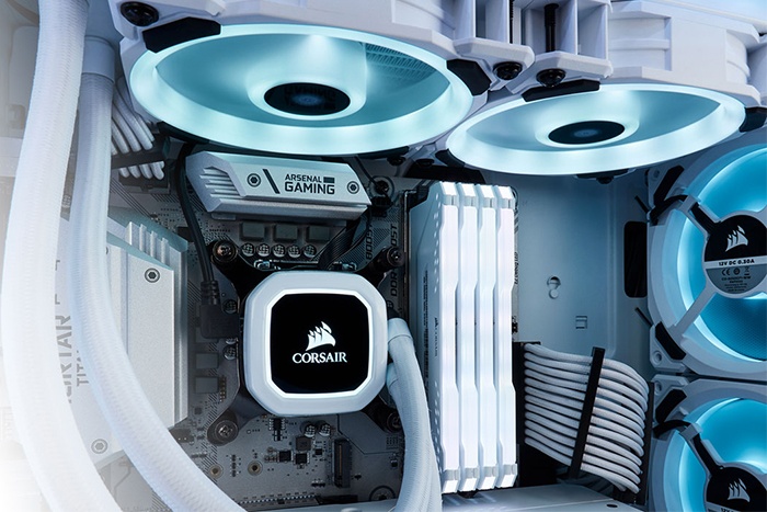 CORSAIR punta sul bianco con ventole ed AiO 1