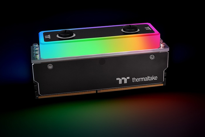 Thermaltake continua a spingere sul watercooling 5