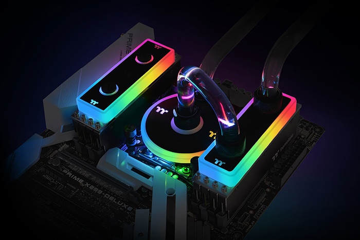 Thermaltake continua a spingere sul watercooling 6