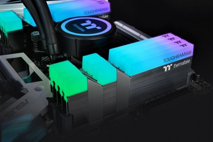 Thermaltake lancia le DDR4 TOUGHRAM RGB 2