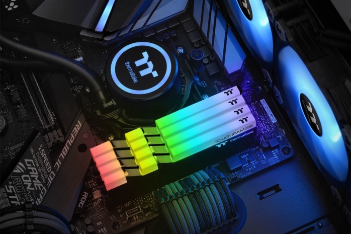 Thermaltake lancia le DDR4 TOUGHRAM RGB 3