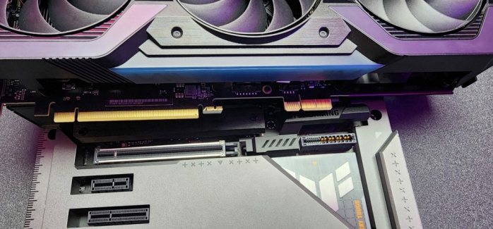 Spunta una ASUS RTX 4070 