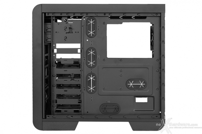 Thermaltake Core V51 4. Interno 7