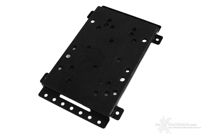 BitFenix AEGIS 4. Interno  10
