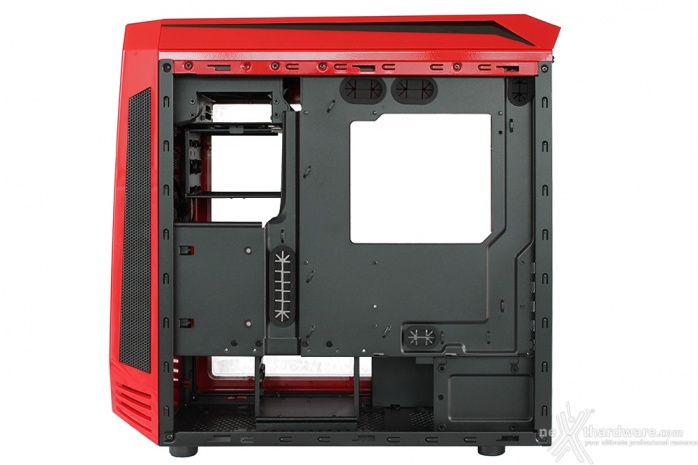 BitFenix AEGIS 4. Interno  2