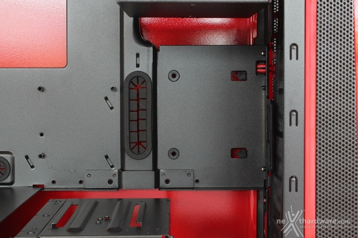 BitFenix AEGIS 4. Interno  7