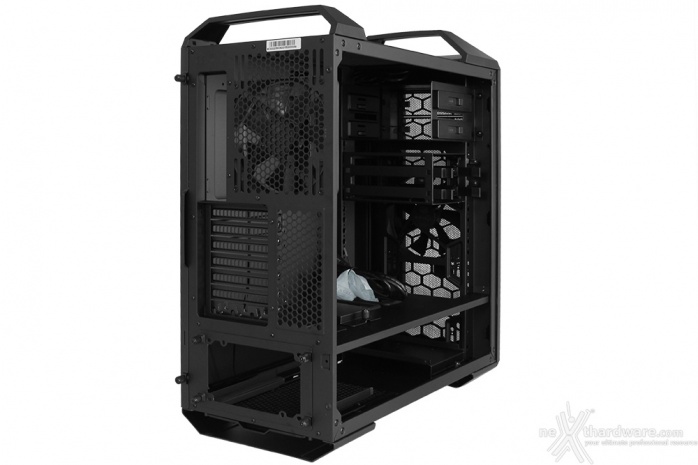 Cooler Master MasterCase 5 & Pro 4. Interno 3