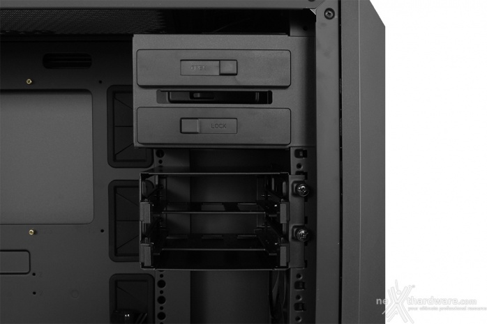 Cooler Master MasterCase 5 & Pro 4. Interno 4