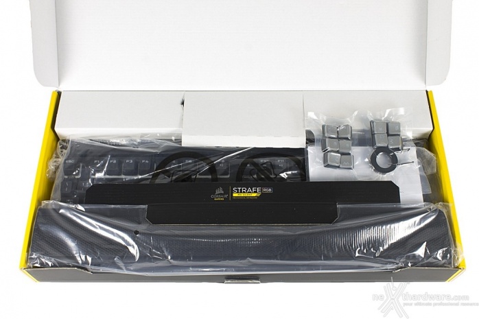 Corsair STRAFE RGB MX Silent & SCIMITAR RGB 1. Unboxing 3