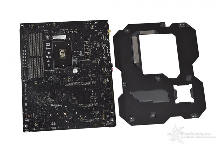 ASUS MAXIMUS VIII FORMULA 3. Vista da vicino 4