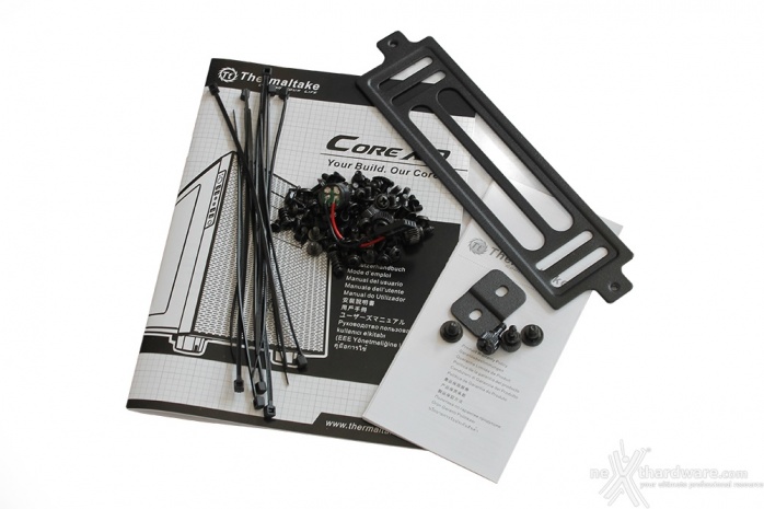 Thermaltake Core X9 1. Packaging & Bundle 3