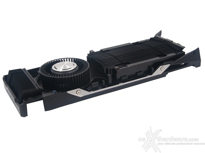 ASUS GeForce GTX 1080 Founders Edition 5. Vista da vicino 7