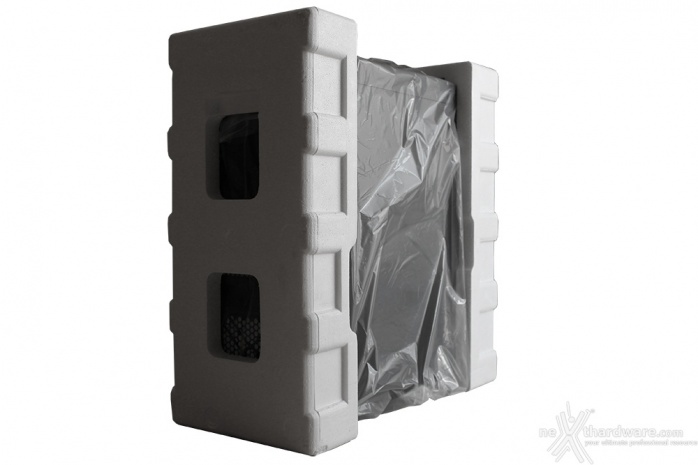Antec P9 Window 1. Packaging & Bundle 3